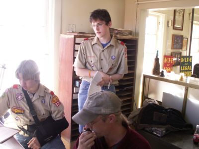 Gordon and Boy Scouts
Gordon (KC5VOX) with Andrew logging and Matthew observing.
